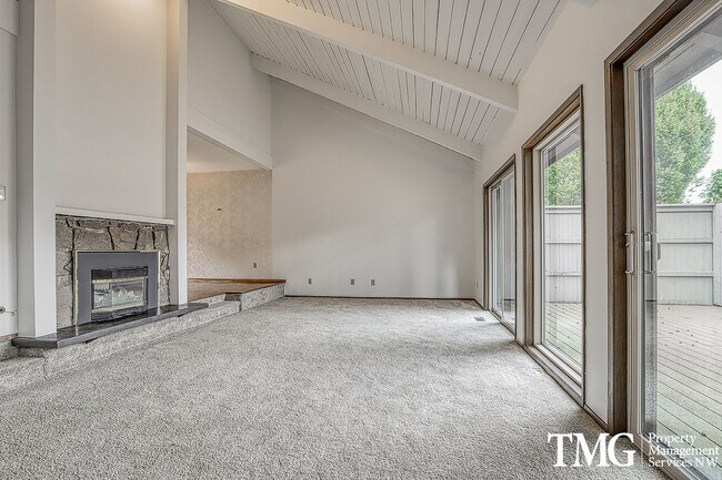 Photo - HUGE 3 Bed 2 Bath Condo Water/Sewer Included!