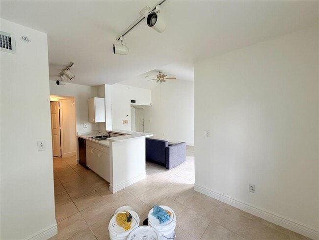 Photo - 2600 S University Dr Unidad 318