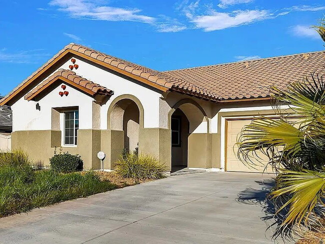 Building Photo - Stunning & Secure West Lancaster Luxury Ho... Rental