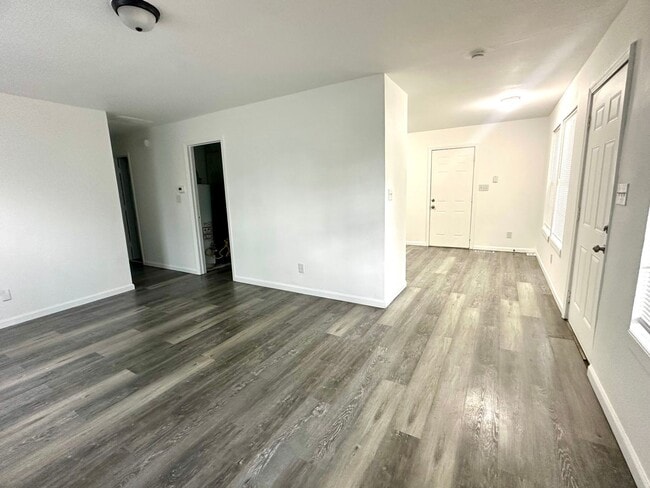 Photo - 746 Edgemont Ave