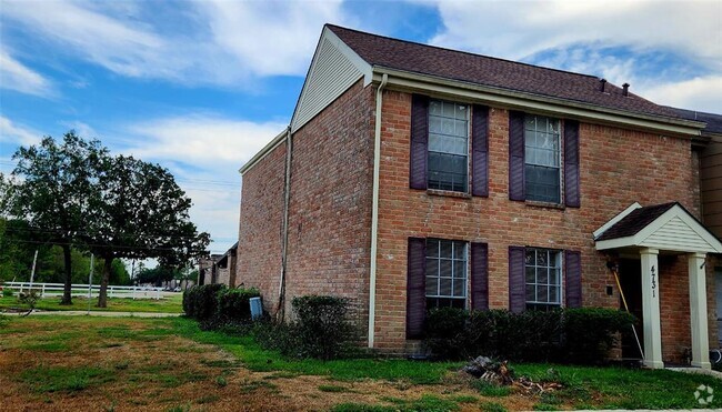 Building Photo - 4731 Indian Trail Unit 3 Rental