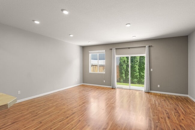 Photo - Lovely 3 bedroom/2.5 Bath Townhouse