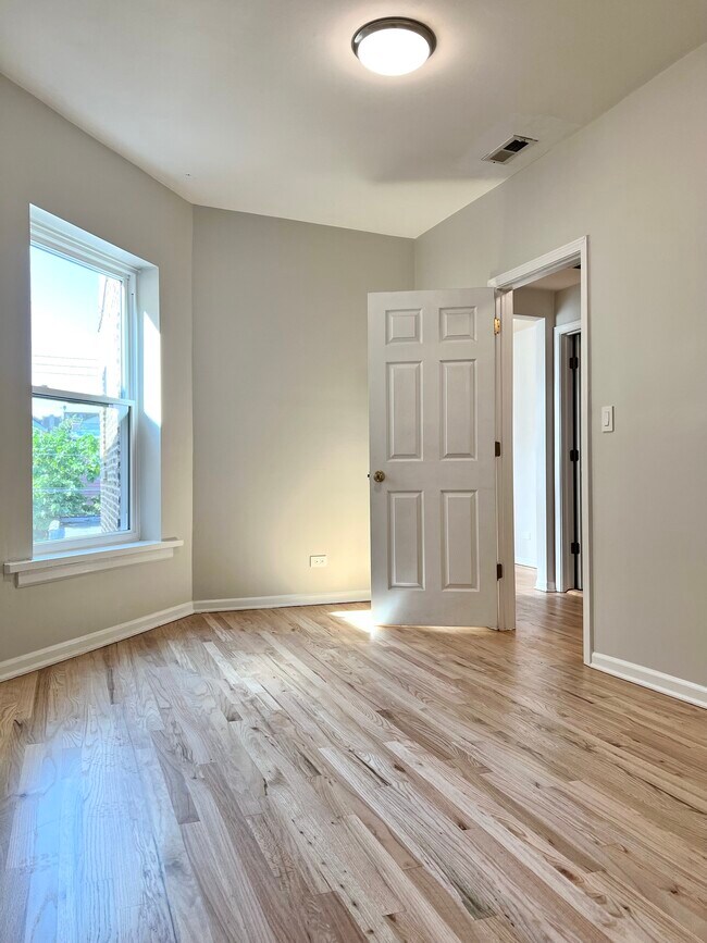 Photo - 4830 N Saint Louis Ave Unit #2