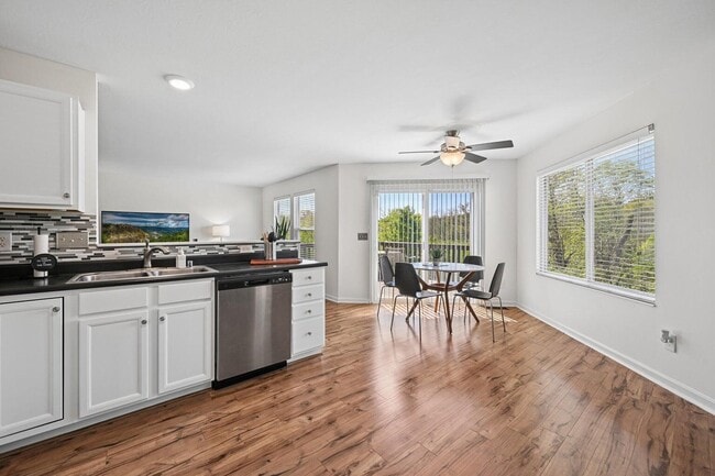 Photo - 10133 Meadow Glen Dr