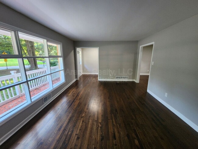 Photo - 2689 Collier Dr NW