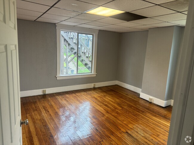 Building Photo - 216 Watson Ave Unit 2 Rental