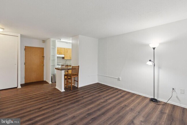 Building Photo - 2101-17 Chestnut St Unit 210 Rental