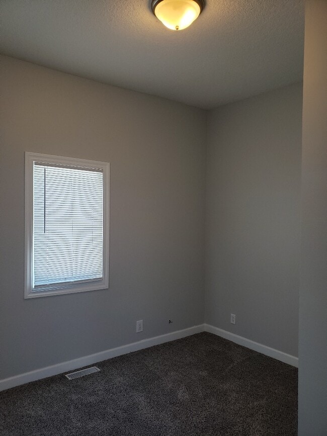 Photo - 326 W 11th St