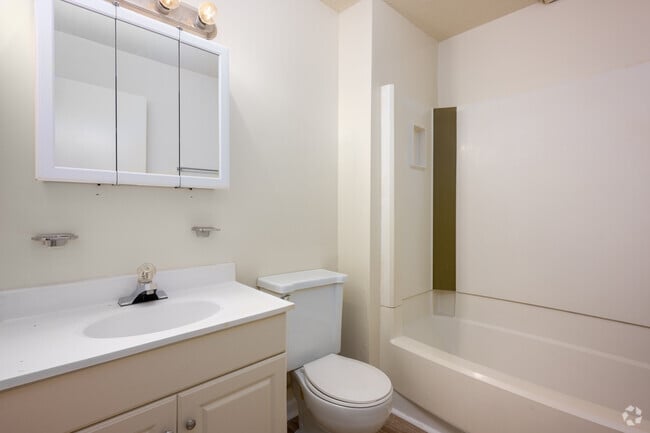 2BR, 1BA - 1,003SF - Bathroom