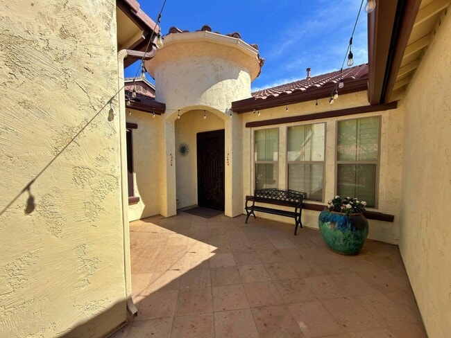 Photo - 737 E Charlevoix Ave