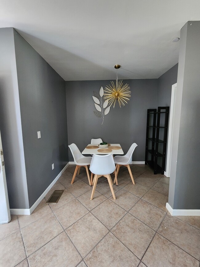 Building Photo - 4427 S Centinela Ave Unit B Rental