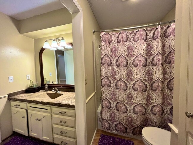 Building Photo - N8 Unit 4220 NW 31 terr