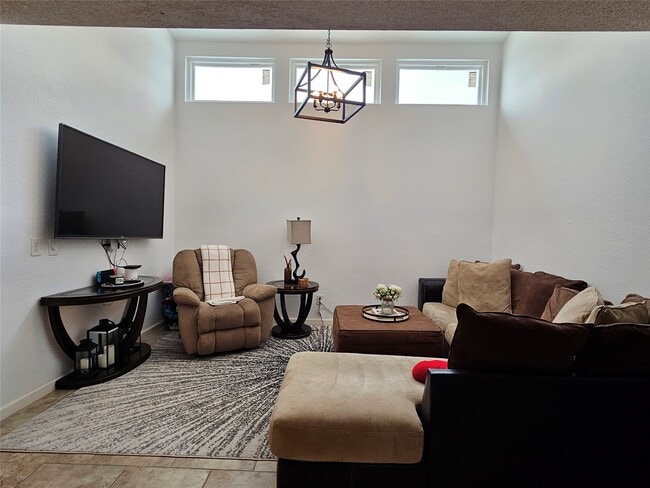 Photo - 1806 Saxony Ln