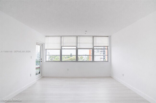 Photo - 1351 NE Miami Gardens Dr Unidad 703E