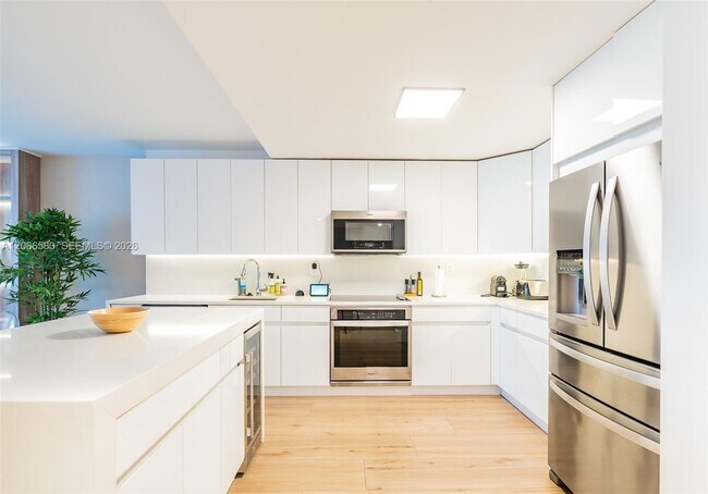 Photo - 2301 Collins Ave Unit 719