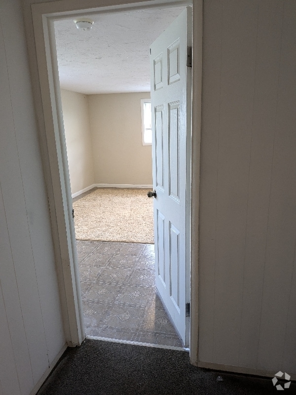 Building Photo - 106 E 1st S Rental