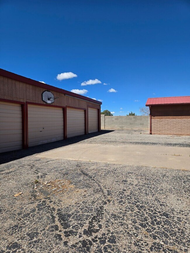 Photo - Spacious 3- Bedroom 3-Bathroom in Thoreau