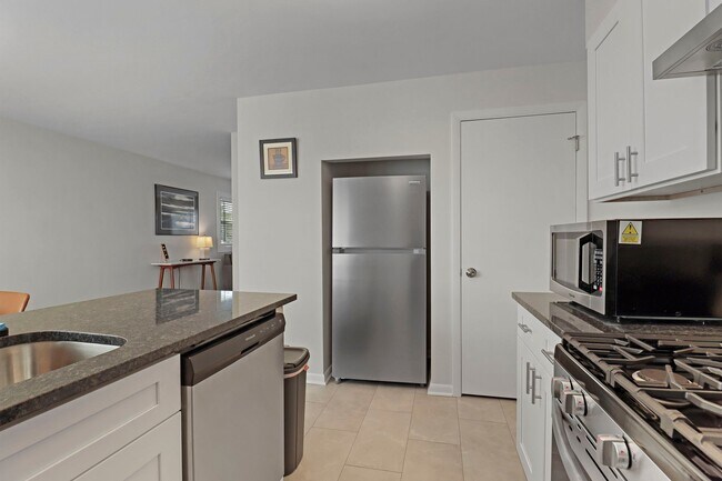 2301 Western Ave Unit 2301