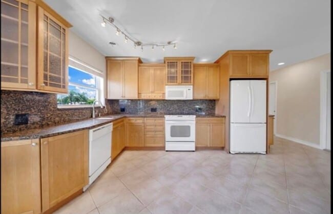 Photo - 2591 NE 55th Ct Unidad 208