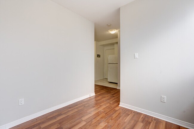 Photo - 40 Lambton Ave