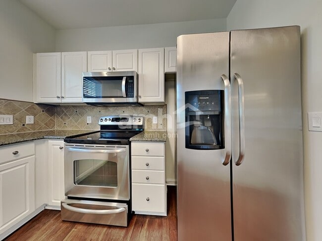 Photo - 6325 Elderslie Dr