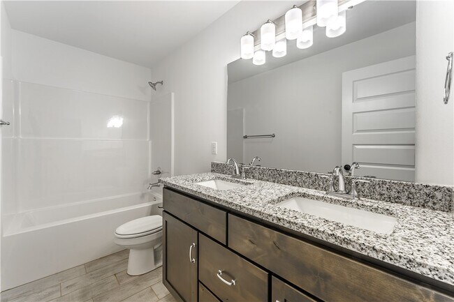 Photo - 800 Lewis St