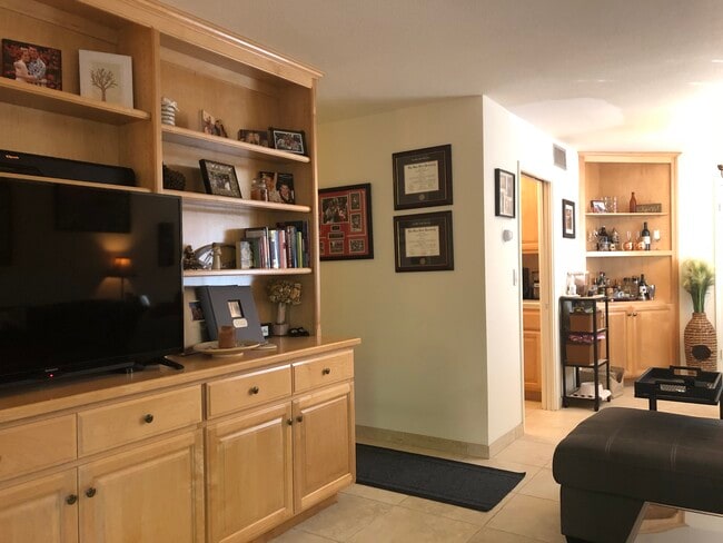 Photo - 1064 Fremont St