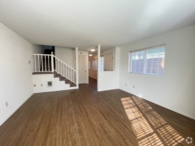 Building Photo - 323 Meadow Ave N Rental