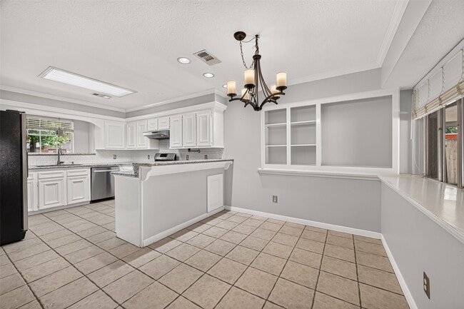 Photo - 1007 E Baker Rd