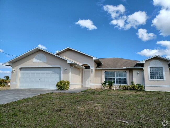 Building Photo - 3303 SW 8th Ct Rental