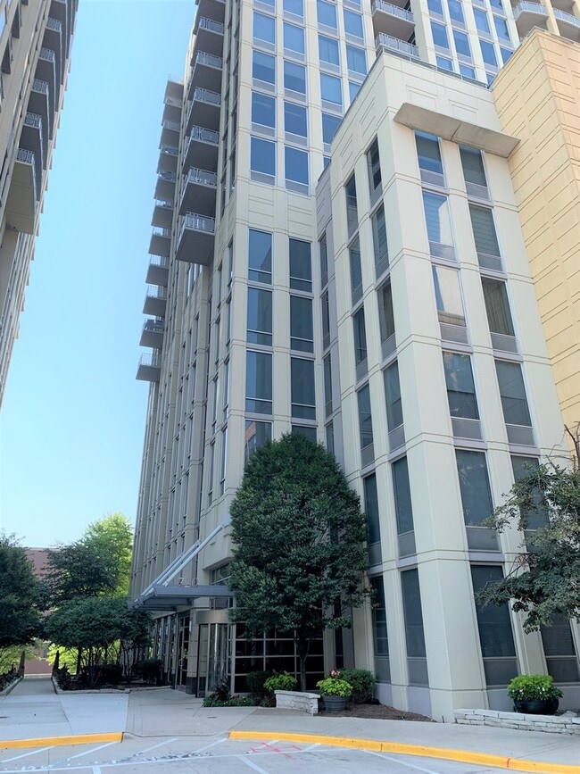 Building Photo - 720 N Larrabee St Unit 807 Rental