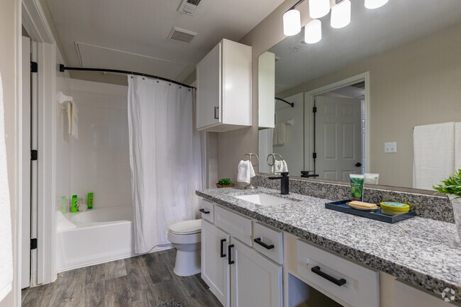 1 BR, 1 BA - 708SF