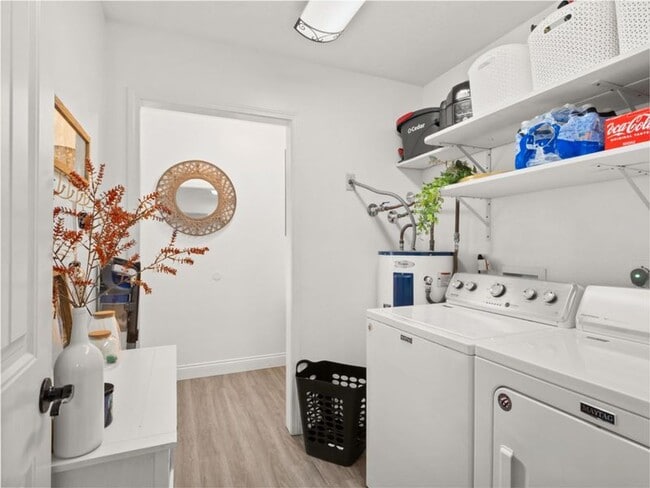 Photo - 8603 Main St