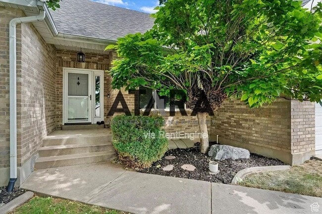 Photo - 154 W 1100 N