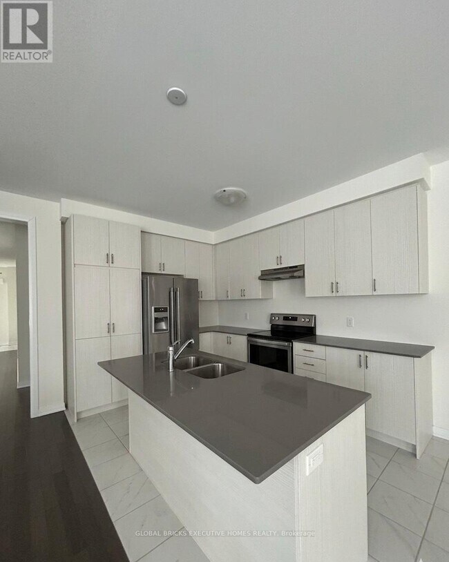 Photo - 454 Robert Woolner St
