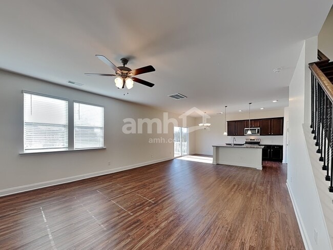 Photo - 185 Larragan Dr