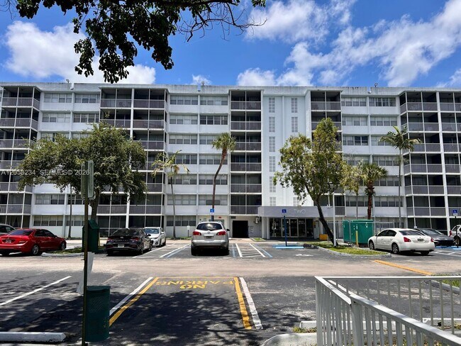 Photo - 700 NW 214th St Unit 411