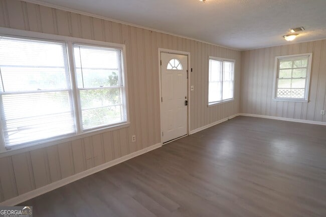 Photo - 351 Brook St