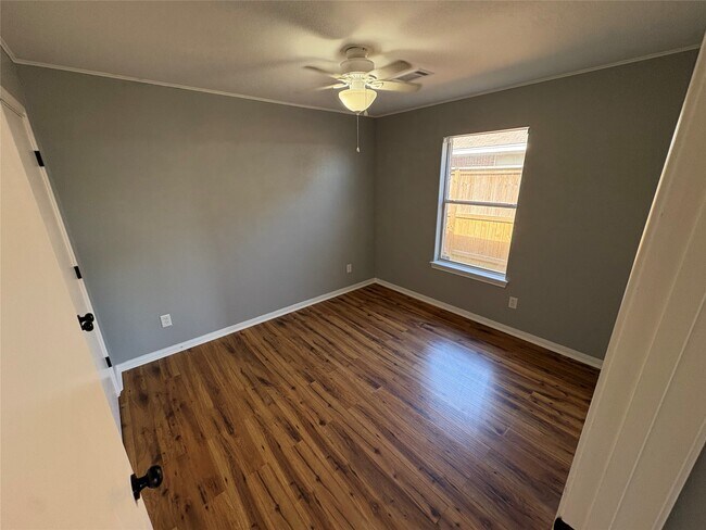 Photo - 3003 30th St N