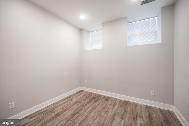 Building Photo - 1607 Catharine St Unit D