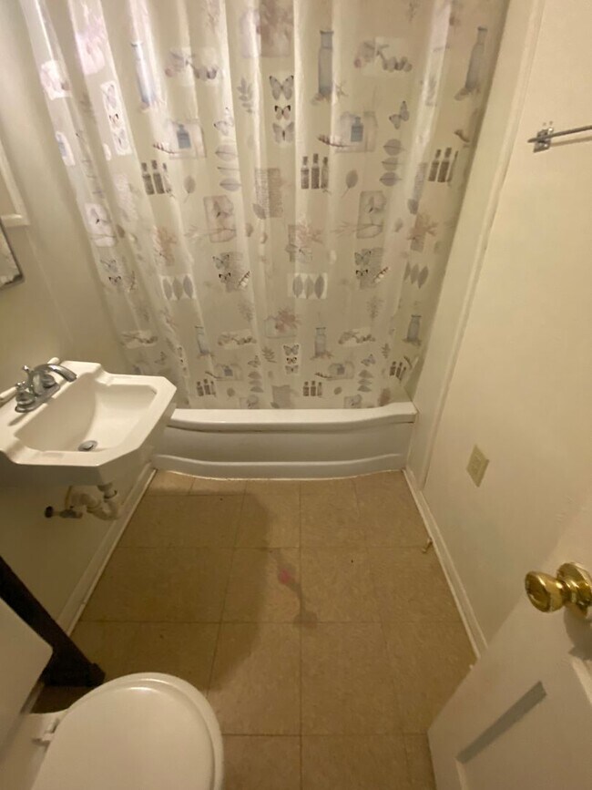 2 Bedroom House for w/Fenced in Yard House Rental in Topeka, KS