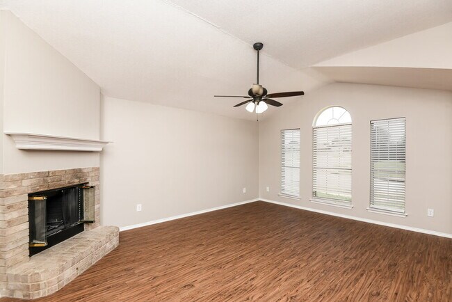 Photo - 415 Faircrest Dr