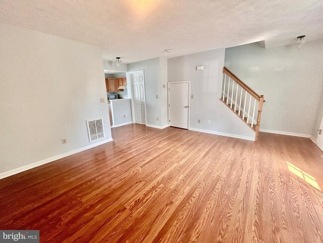 Photo - 127 Copperfield Ln
