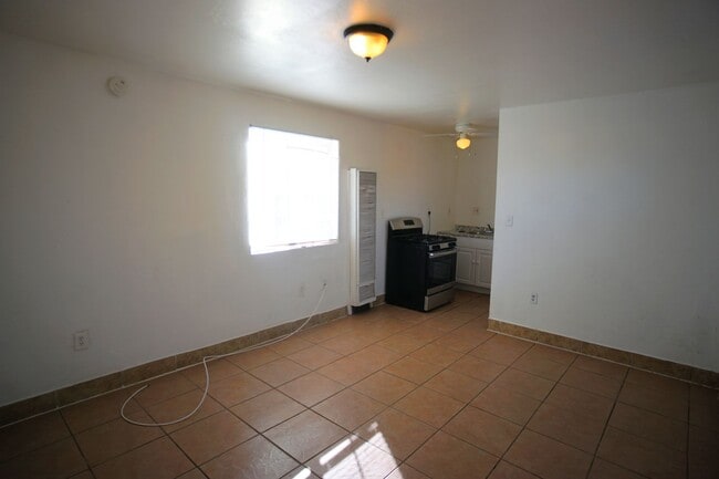 Building Photo - 430 Crawford St Unit B