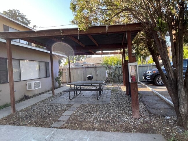 Photo - Oakdale-3 bedroom/1 bath Apartment Unidad #A