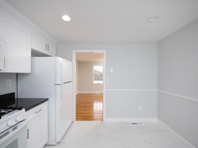 Photo - 8 Eugene Way