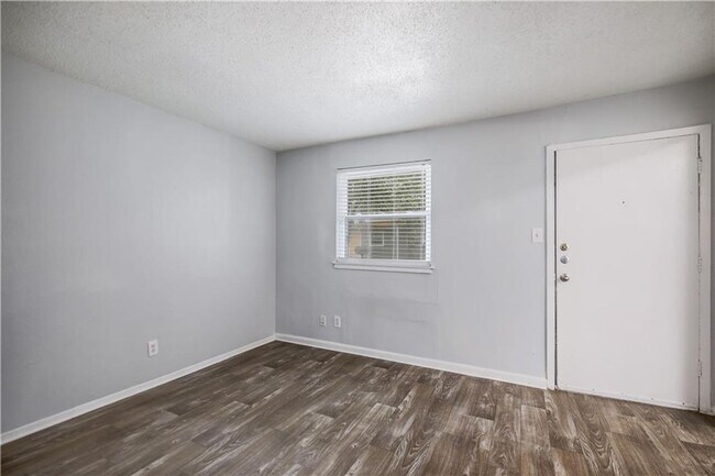 Photo - 2401 Manor Rd Unit 121