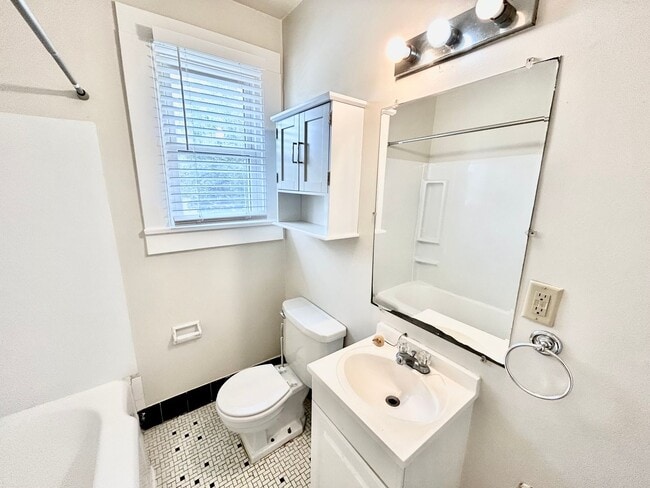 Photo - 811 Kenmore Ave Unidad Apt. D