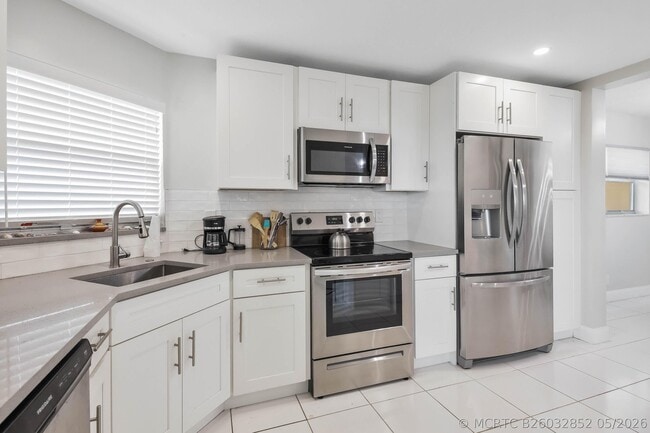 3661 Via Poinciana Unidad 616
