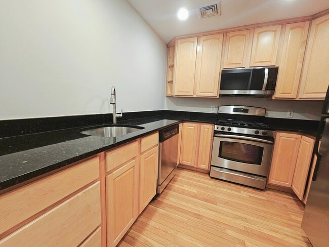 Photo - 135 Calumet St Unit 3